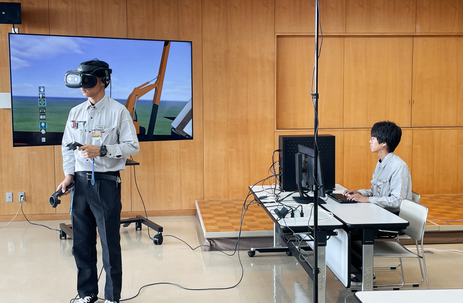 VRで施工現場を体験する学生